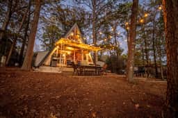 The Cozy Cove on Lake Hamilton | Close to All - Image 2