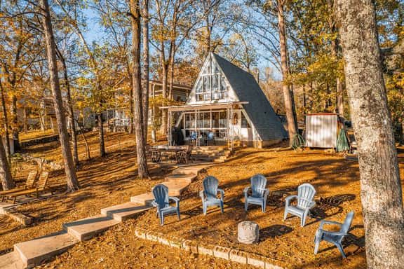 The Cozy Cove on Lake Hamilton | Close to All - Image 3